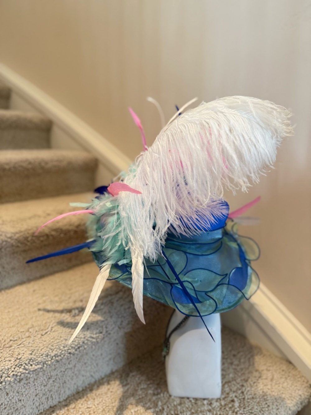 Elegant Multicolor Feather & Floral Derby Hat guardian angel - Picture 3 of 8